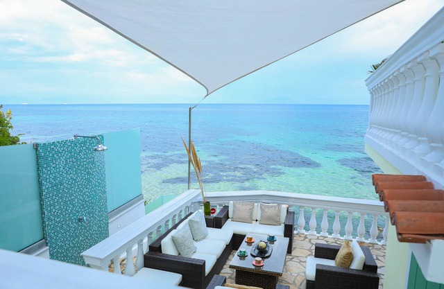 Luxury ,Waterfront Villa With Fantastic Sea Views, kayaks and paddle boards inc