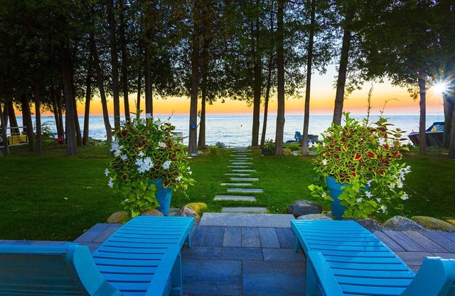 Luxury Winter Waterfront Retreat For Family & Friends