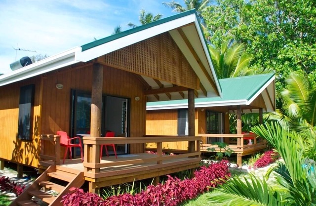 Lyas Bungalow 2 - The best snorkeling across the road