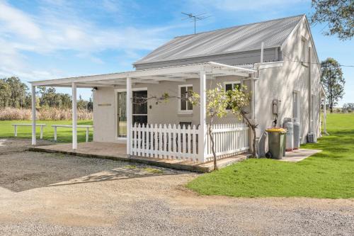 Madigan Cottages - Settlers Cottage