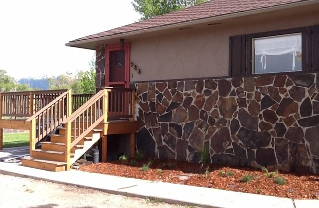 Madison River Front Home, Fishing Retreat, Walk to Ennis