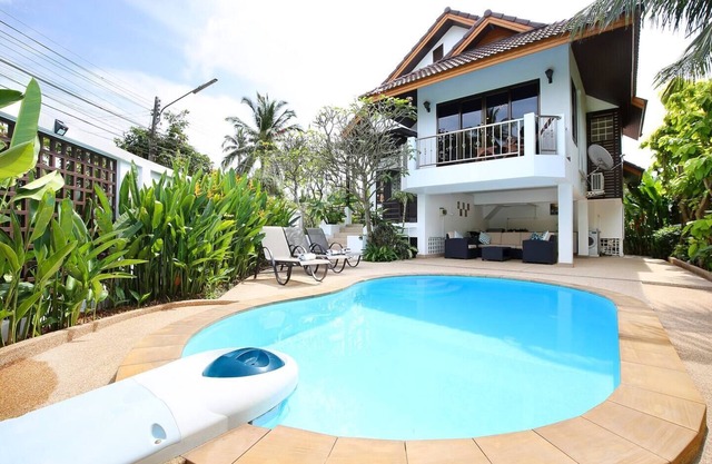 Maenam Villa, Private pool and garden, 400 m to beach, Free airport pickup