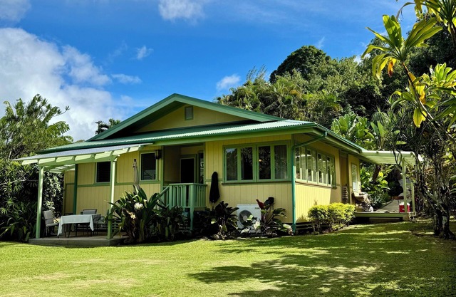 Magical Kauai Cottage on North Shore TV5131 NCU