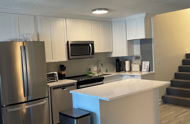 Magnificent 2- bedroom condo in Downtown Rehoboth 5 blocks to ocean & boardwalk