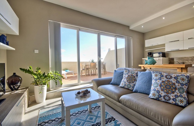 Magnificent 2-bedroom Penthouse with Views