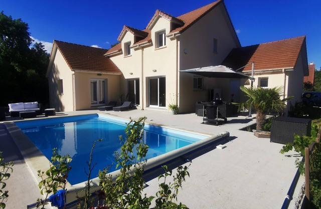 Magnificent 8p villa with swimming pool, sauna and SPA