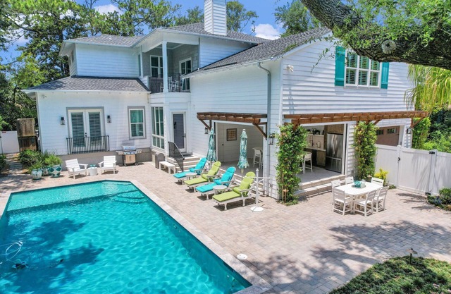 Magnificent East Beach Home! Heated Pool, 5BR/5.5BA Sleeps 16