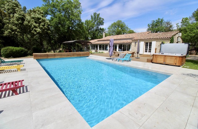 Magnificent family villa in absolute calm 20km from Aix-en-Provence
