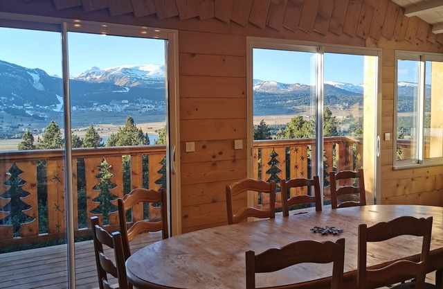 Magnificent villa at the end of a cul-de-sac with magnificent views