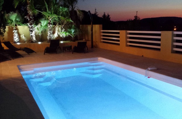 Magnificent Villa with dominant view and heated swimming pool