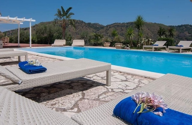 Magnificent villa with swimming pool ideal for a holiday in a charming nature oasis