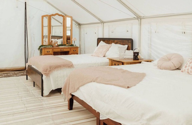 Magnolia Mountain Escape: Safari Tent Glamping with Heated Pool & Hot Tub & A/C