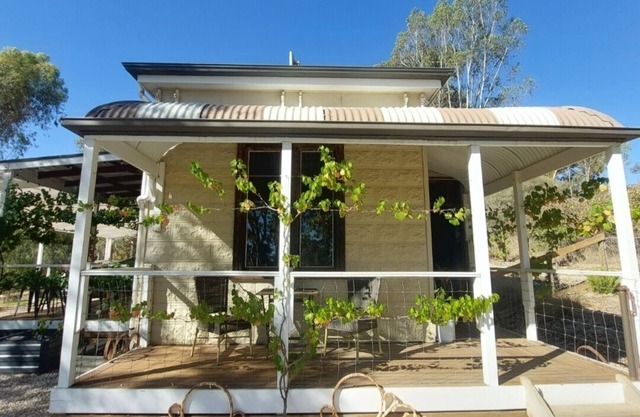 Magpie Lane Cottage in the heart of the Clare Valley
