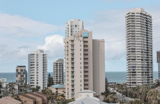 Main Beach Apartment at The Meriton