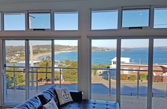 Main House Only - 2 bed Beach House
