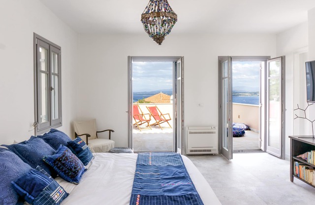 Maison Suisse with sea view in Spetses town-