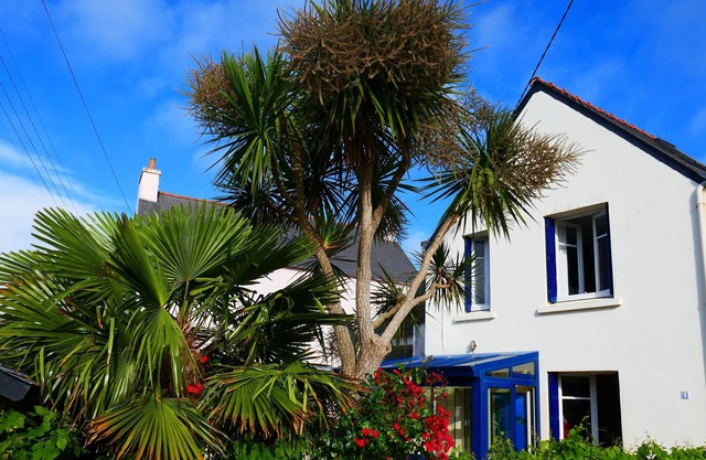 Maison Victorine Morgat beach and port on foot