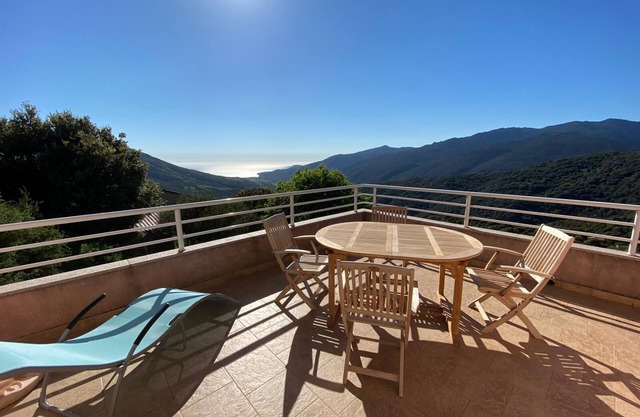 Maison vue mer Entre mer et Montagne