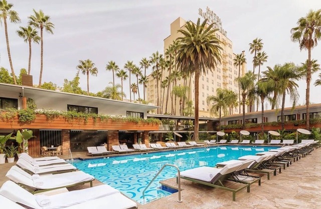 Majestic Stay Offering Intimate Poolside Bar Ambiance in the Heart of Hollywood