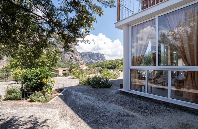 Majestic view Home just under Meteora Unesco Site