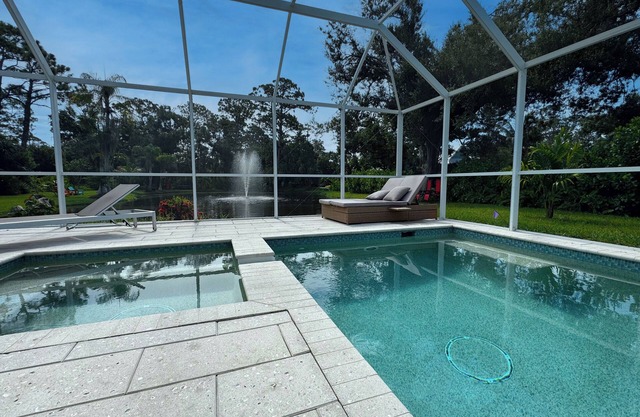 Manasota Beach House, heated private Pool/Spa, Pet friendly, 1 Miles to Beach