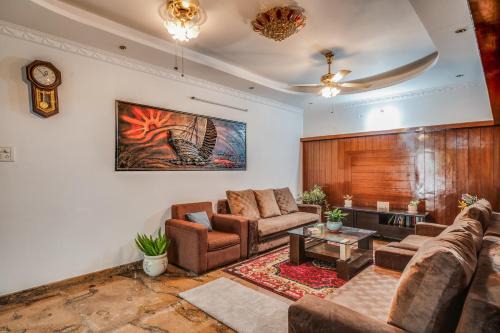 Mansion Bay Triplex Villa