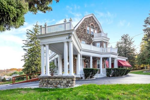 Mansion in the Mountains - Luxury, Peace & Family