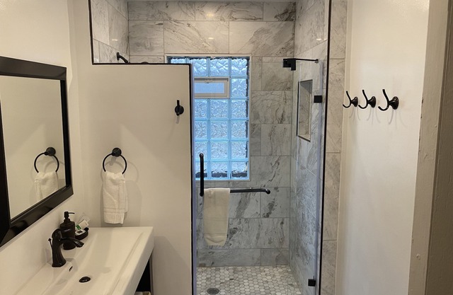 Marble | Granite | Stainless | Near Downtown