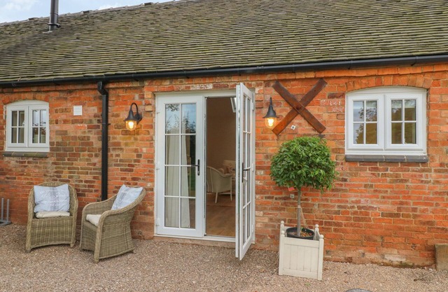 MARCH HARE, romantic, luxury holiday cottage in Brailsford