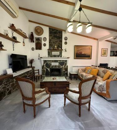 Maria's Paliomylos House