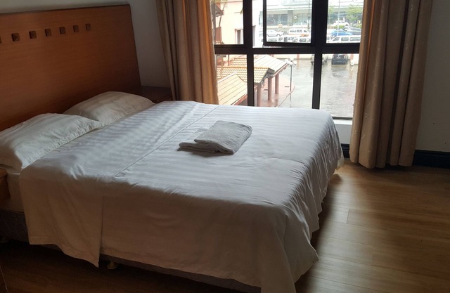 Marina Court 3bedroom Apartment Sleep 6pax Pool View with kitchen and balcony