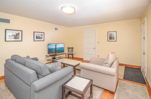 Marina One Bedroom Private Garden Apartment