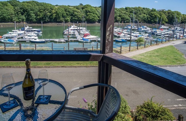 Marina View - 1 Bedroom Apartment - Neyland Marina