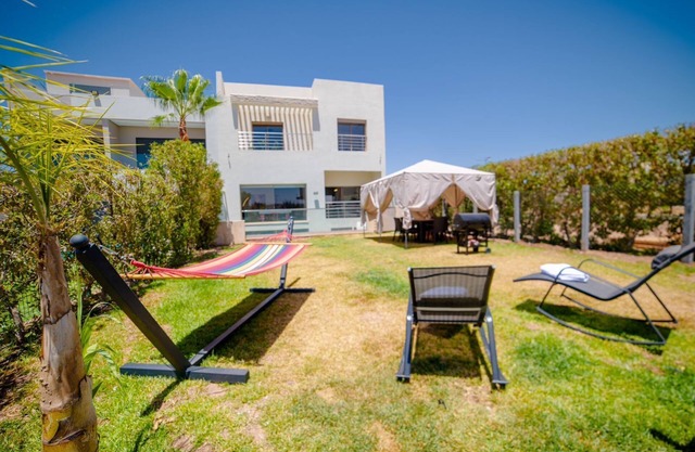 Marrakech Villa w/Private Pool, WiFi, AC Sleeps 8