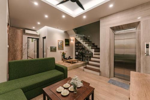 Master room -Big balcony-Best location of Old Quarter-Elevator