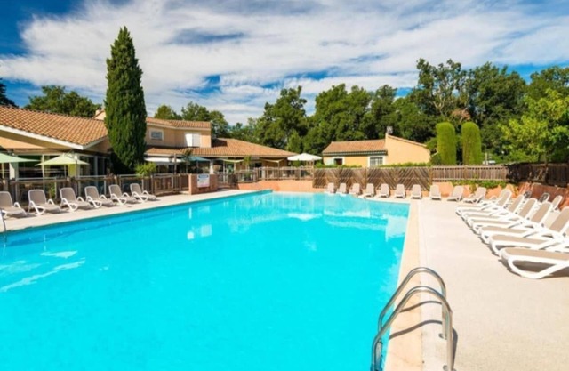 Mazet Provençal air-conditioned swimming pool parking 5 pers