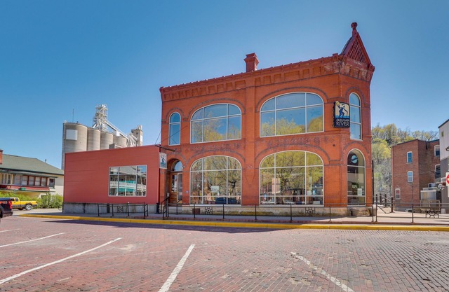 McGregor Condo w/Brewery On-Site: Steps to River!