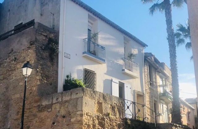 Mediterranean House in historic Mèze South France