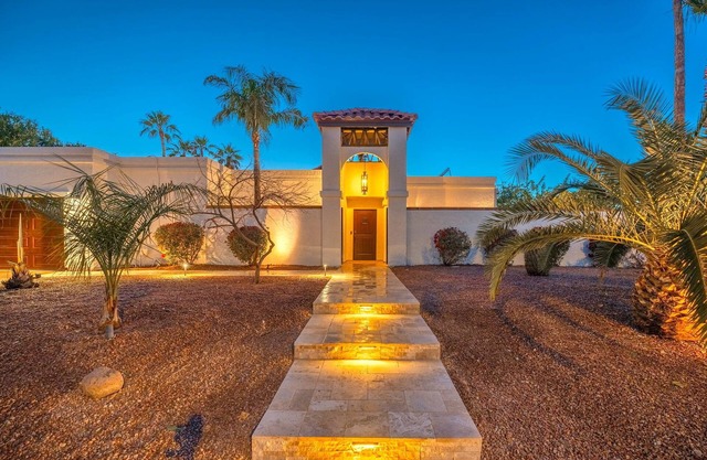 ☀️🏌️Mediterranean Villa! 2 King Suites + Casita, 8 Person Spa & Heated Pool!