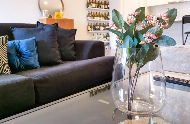 Mellow & Modernized Townhouse✔Stylish✔Bottles wall✔Anzac Hwy✔3Beds