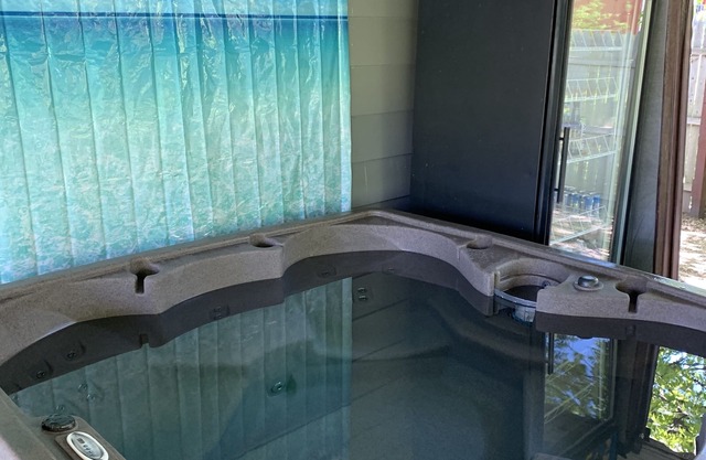 Melodic Forest~Hot Tub, Music Studio, Close to Wineries, Erie & Cleveland