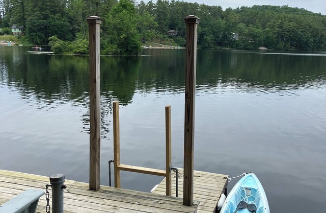 Memory Maker Cabin w private lakeside dock - 10 miles from Lake George