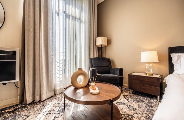 Menlyn Maine Luxury Studio|Free Parking|24hr Concierge|King Bed