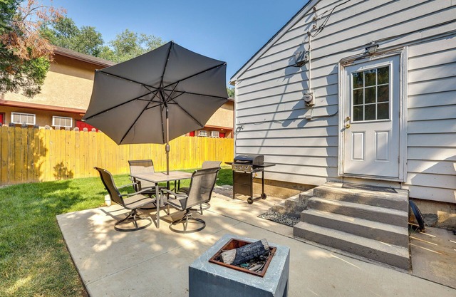 Meridian Townhome w/Patio & Yard: Near Downtown!