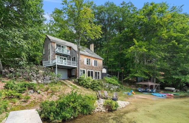 Merrymeeting Lake Private Beach, Gazebo & Hot Tub