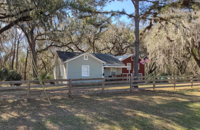 Micanopy Countyline Cottages