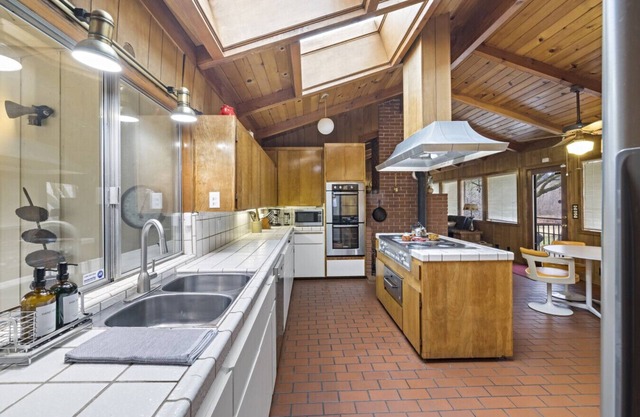 Mid-Century-Modern Mountain Gem
