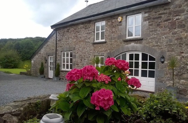 MILL COTTAGE - a cosy rural cottage with private fishing lake