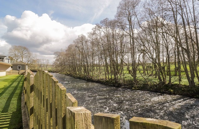 MILL END, pet friendly, luxury holiday cottage in Penrith