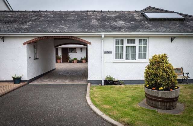 Minffordd Cottage, Moelfre - sleeps 4 guests in 2 bedrooms